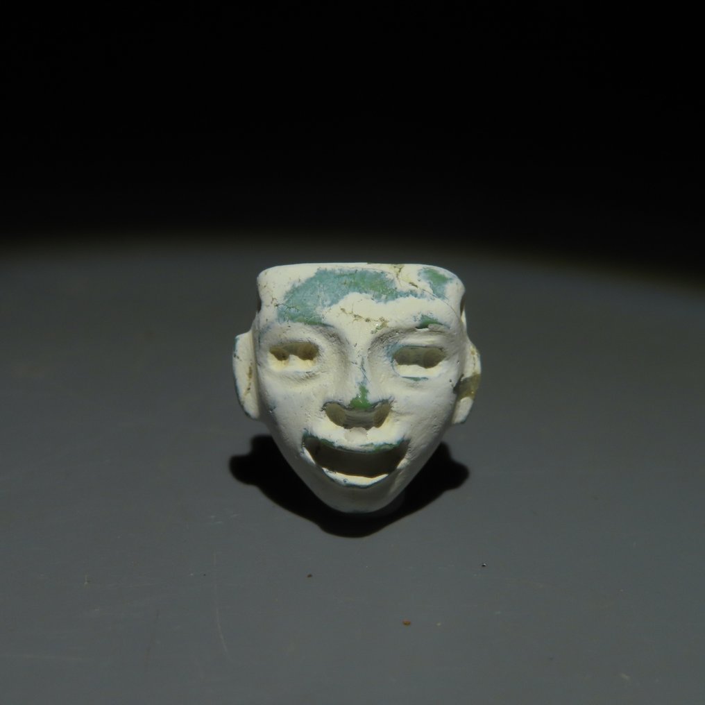 Teotihuacán, México Turquesa Pingente de máscara. Séculos III-VII DC. 1,6 cm L. Com Licença de Exportação Espanhola. #1.1