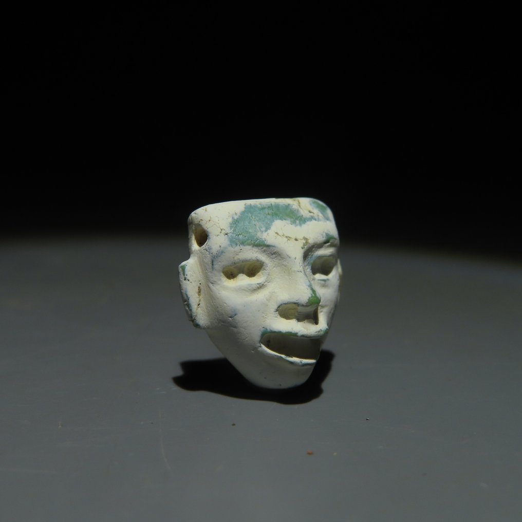 Teotihuacán, México Turquesa Pingente de máscara. Séculos III-VII DC. 1,6 cm L. Com Licença de Exportação Espanhola. #1.2
