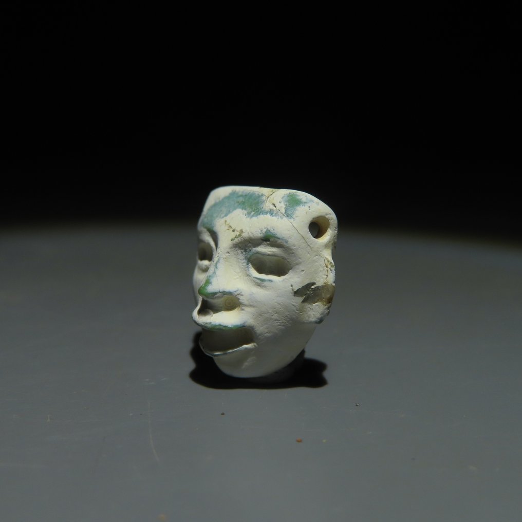 Teotihuacán, México Turquesa Pingente de máscara. Séculos III-VII DC. 1,6 cm L. Com Licença de Exportação Espanhola. #2.1