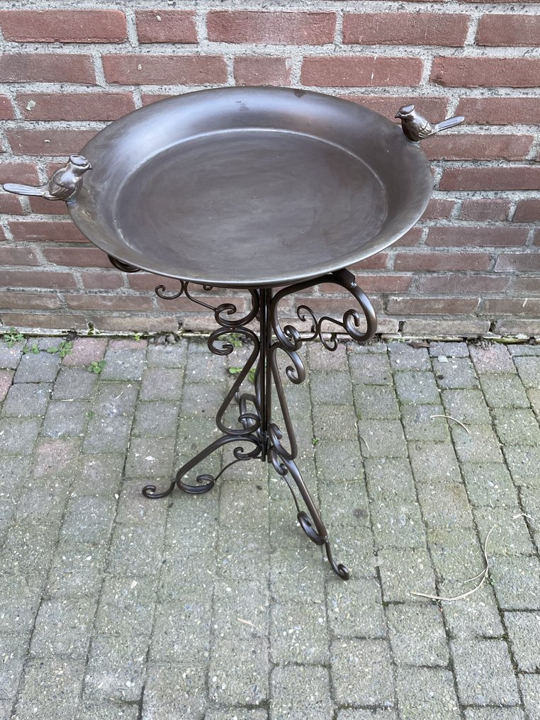 Μπανιέρα πουλιών - Μέταλλο - Μεταλλικό πουλί μπανιέρα σε βάση. #1.0