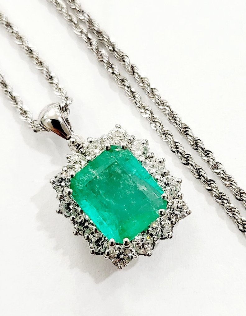 18 kt. White gold - Necklace with pendant - 2.10 ct Emerald - Diamonds #1.2