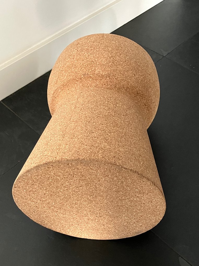 Σκαμνί - Κούρκ - κρούκ σε σχήμα φιαλιδιού σαμπάνιας. #4.3