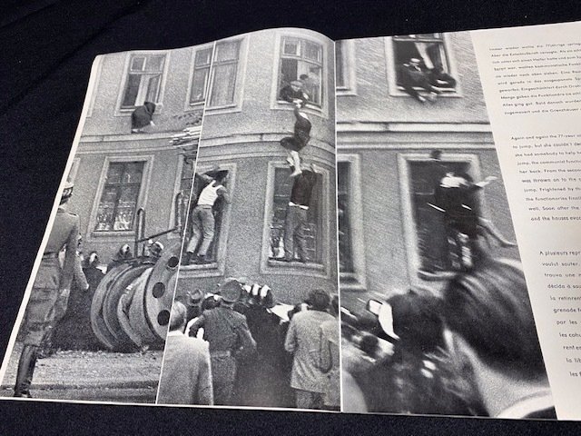 Arbeitsgemeinschaft 13. August - Die Mauer. The Wall. Le Mur (VERY FRESH COPY) - 1968 #4.3