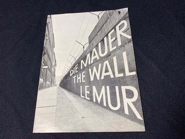 Arbeitsgemeinschaft 13. August - Die Mauer. The Wall. Le Mur (VERY FRESH COPY) - 1968 #1.0