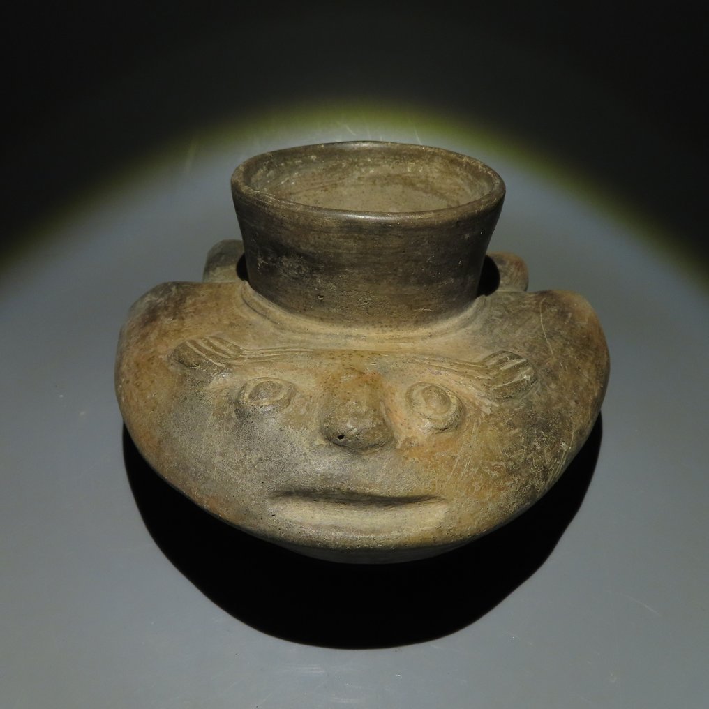 Chimú, Perú TeracotÄƒ Huaco în formă de pește pisică. 900-1400 d.Hr. 21 cm L. Licență de import spaniolă. #1.2