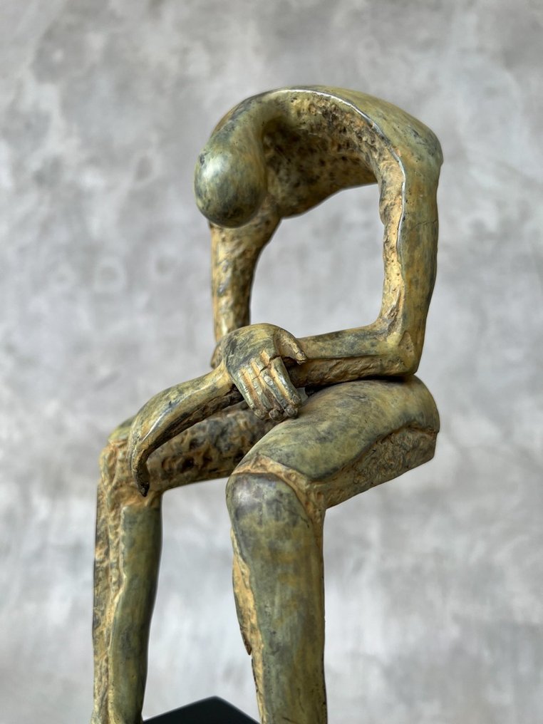 Sculpture, Modern Bronze Sculpture - Seated Bronze Sculpture - Seated Giant - Abstract Art - 33 cm - Bronze #1.0