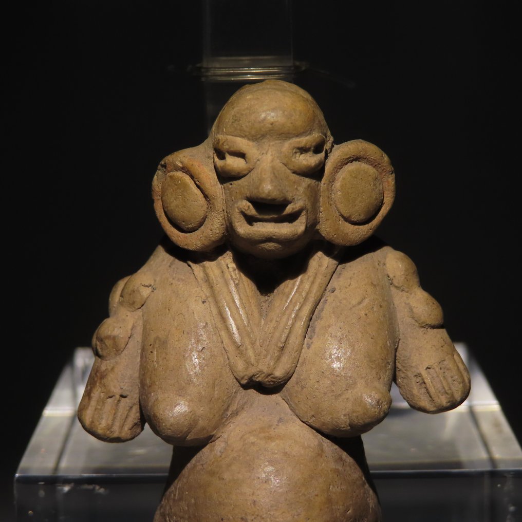Chupícuaro, México Terracotta Female Pregnant Figure . Very rare. 8,5 cm H. With Spanish Export license. #2.1