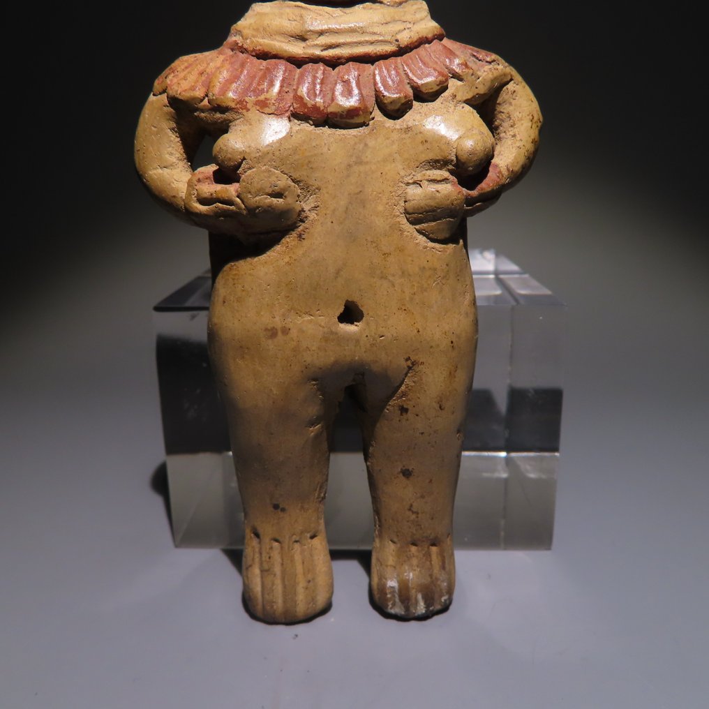 Chupícuaro, Mexico Terracotta GEPUBLICEERD Mooi vrouwelijk figuur. Erg zeldzaam. 12 cm H. Met Spaanse exportvergunning. #2.1