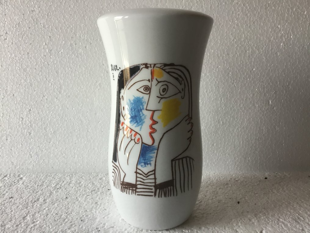MMI - Tognana - Succession Pablo Picasso - Vase -  Head resting on hands II (1962)  - Porcelain - Picasso Official Licensed #1.0