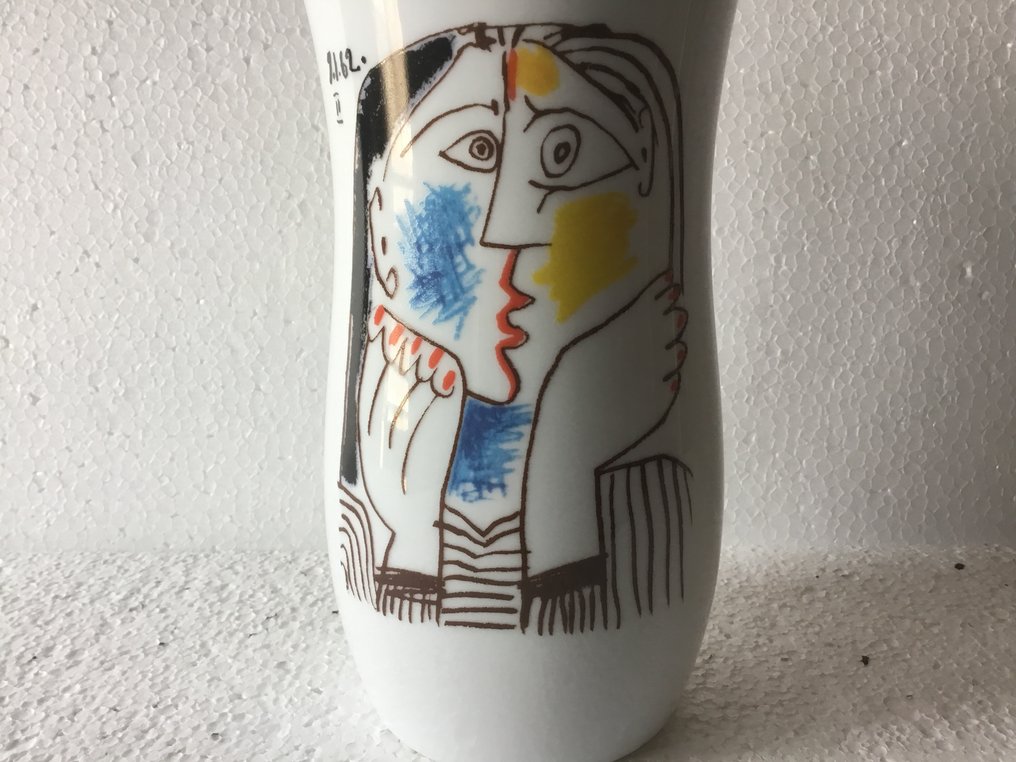 MMI - Tognana - Succession Pablo Picasso - Vase -  Head resting on hands II (1962)  - Porcelain - Picasso Official Licensed #3.2