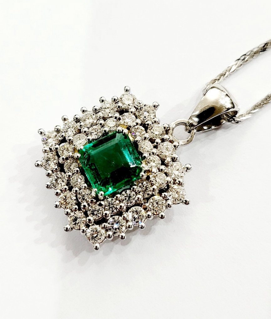 18 kt Guld, Vittguld - Halsband med hänge - 2.04 ct Smaragd - Diamanter #1.2