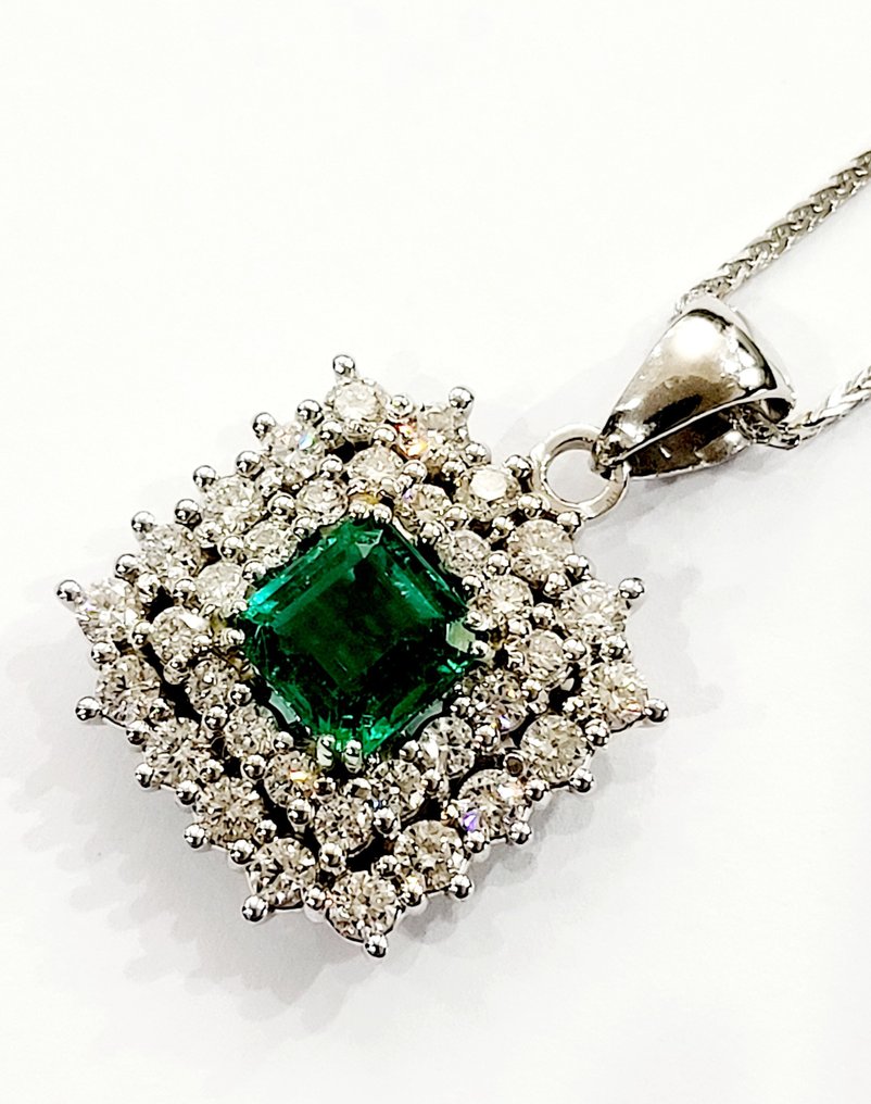 18 kt Guld, Vittguld - Halsband med hänge - 2.04 ct Smaragd - Diamanter #1.1