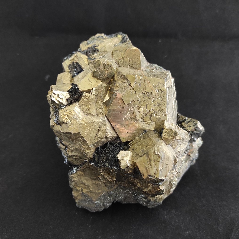 Pyrit Krystaller i indlejring- 2.22 kg #1.1