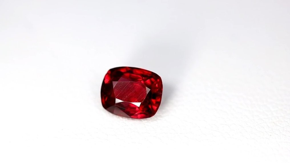 Spinel - 0.93 ct - ALGT (Laboratorul pentru testarea pietrelor prețioase din Anvers) - Roșu roz intens / Roz profund #3.2