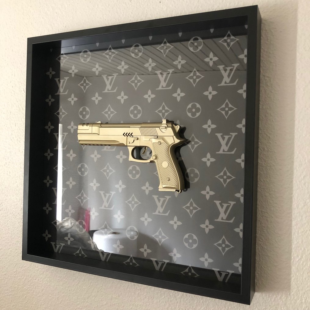 Rob VanMore – Golden war on Louis Vuitton – Catawiki