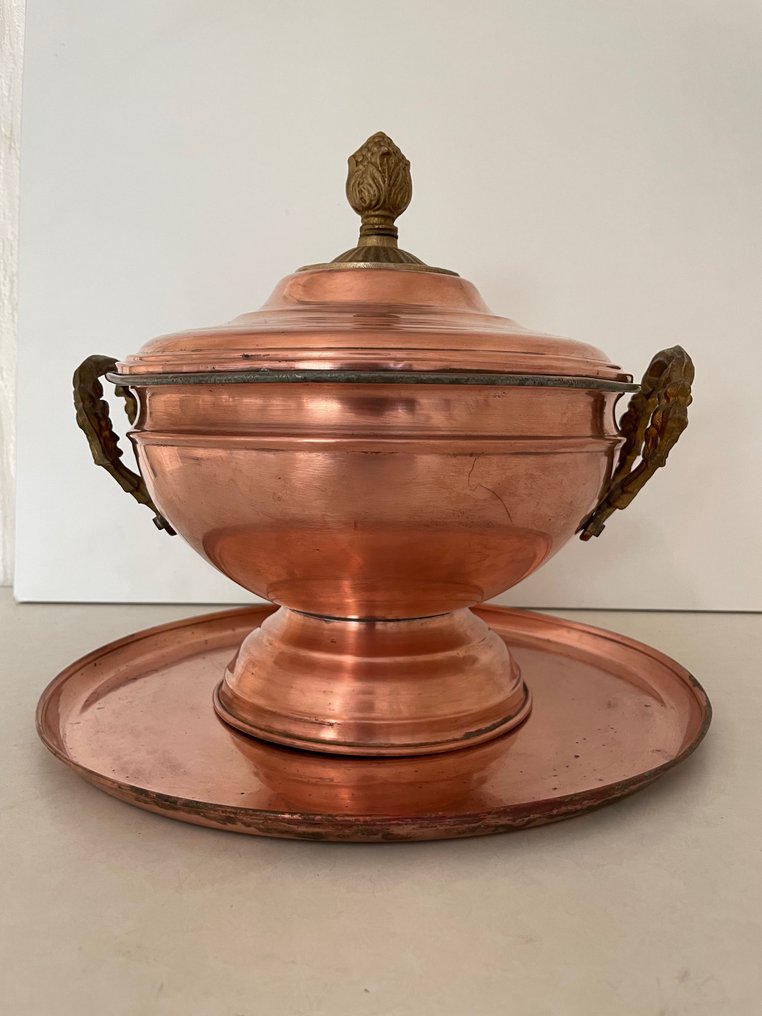 罕见的汤锅，配有青铜把手，含托盘 - 铜，青铜 #1.1
