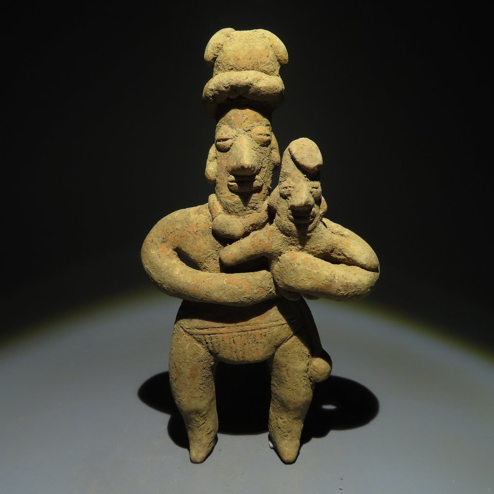 Colima, Oeste de México Terracota Figura de maternidad. 200 a. C. - 600 d. C. 14,5 cm H. Licencia de Importación Española. #1.2