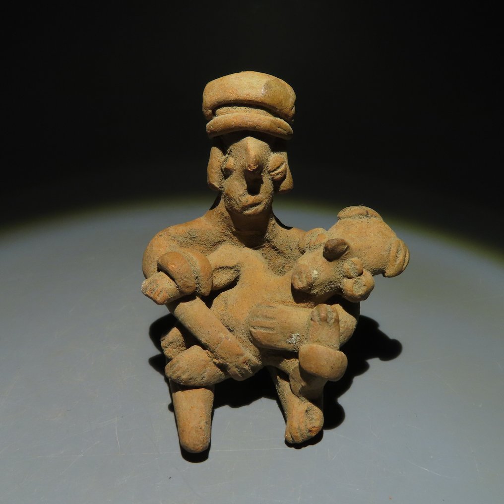 Colima, Westmexiko Terracotta Mutterschaftsfigur. 200 v. Chr. – 500 n. Chr. 7 cm H. Spanische Importlizenz. #1.2