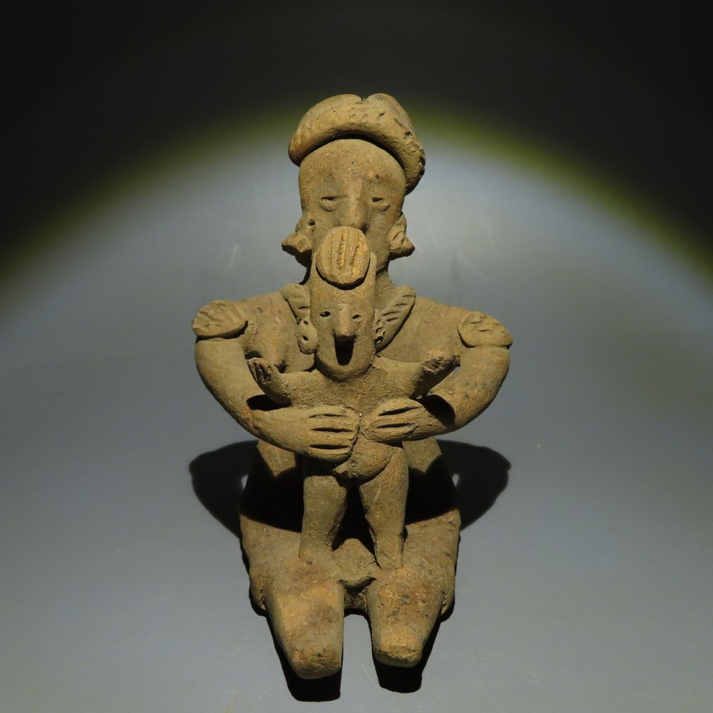Colima, Messico occidentale Terracotta Figura di maternità. 200 a.C. - 500 d.C. 13 cm H. Licenza di importazione spagnola. #1.2