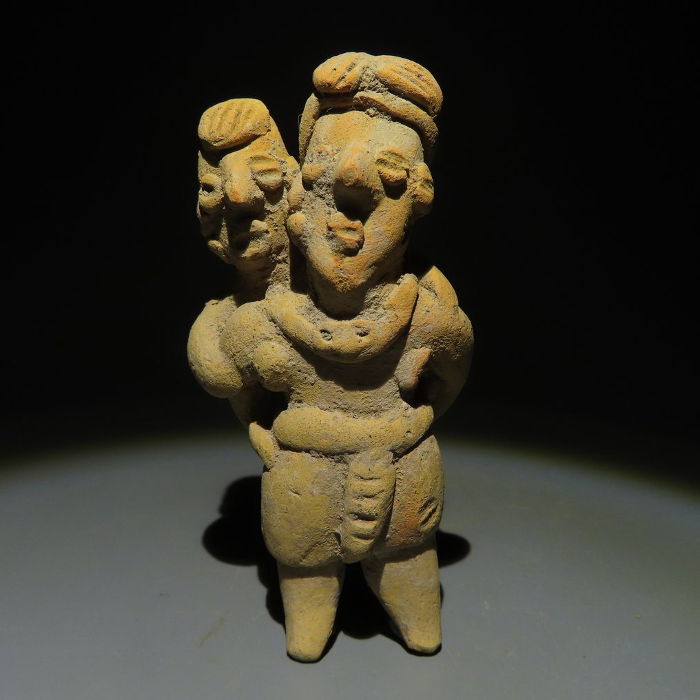 墨西哥西部科利马州 Terracotta 孕妇图。公元前 200 年 - 公元 500 年。 13 厘米高。西班牙进口许可证。 #1.2