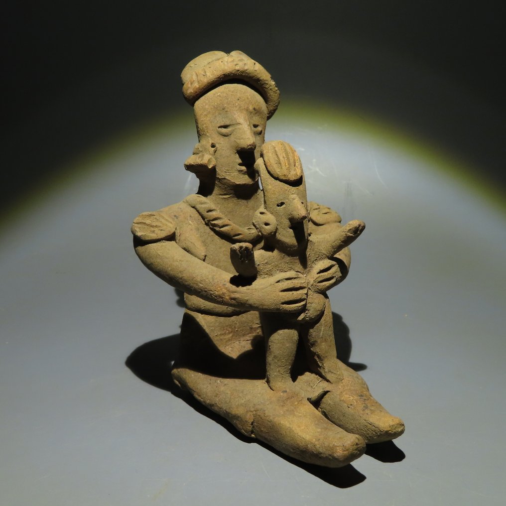 Colima, Messico occidentale Terracotta Figura di maternità. 200 a.C. - 500 d.C. 13 cm H. Licenza di importazione spagnola. #1.1
