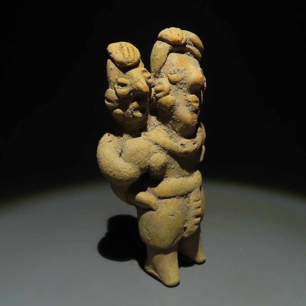 墨西哥西部科利马州 Terracotta 孕妇图。公元前 200 年 - 公元 500 年。 13 厘米高。西班牙进口许可证。 #2.1