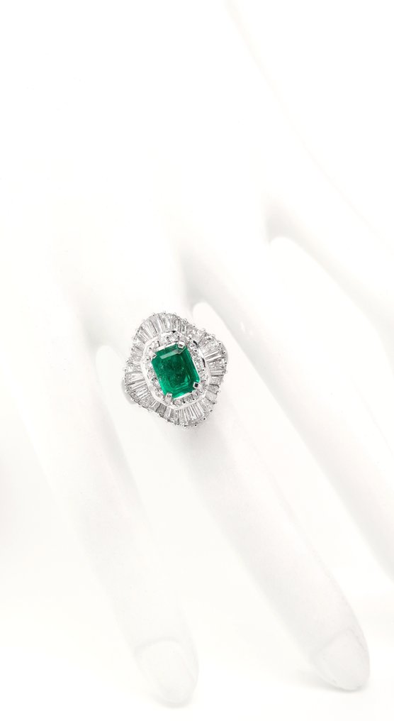 3.74ctw - 1.35ct Natural Colombia Emerald and 2.39ct Natural Diamonds - IGI Report - 900 白金 - 戒指 - 1.35 ct 祖母绿 - Diamonds #3.1