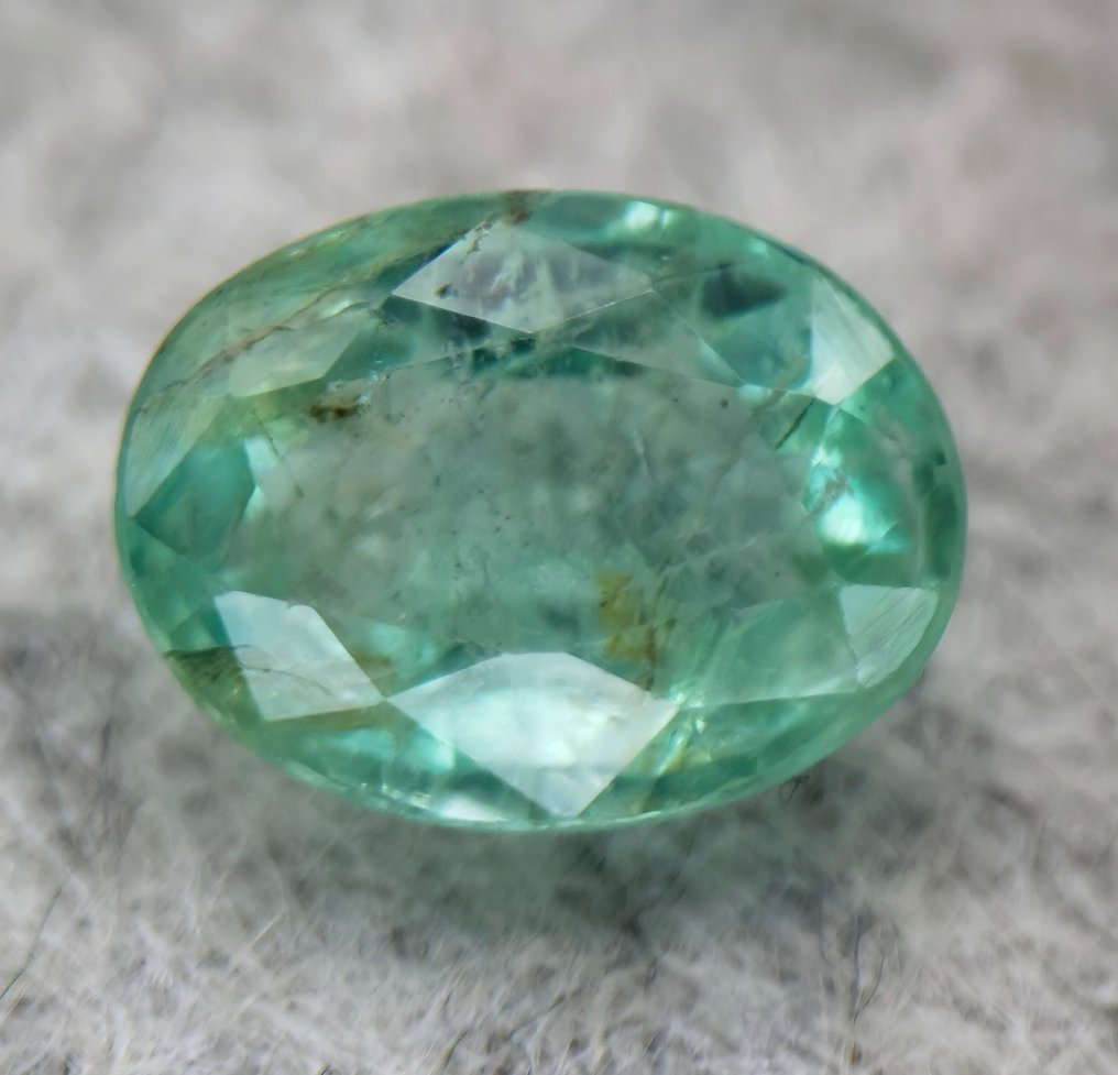 Green Emerald - 2.56 ct #1.1