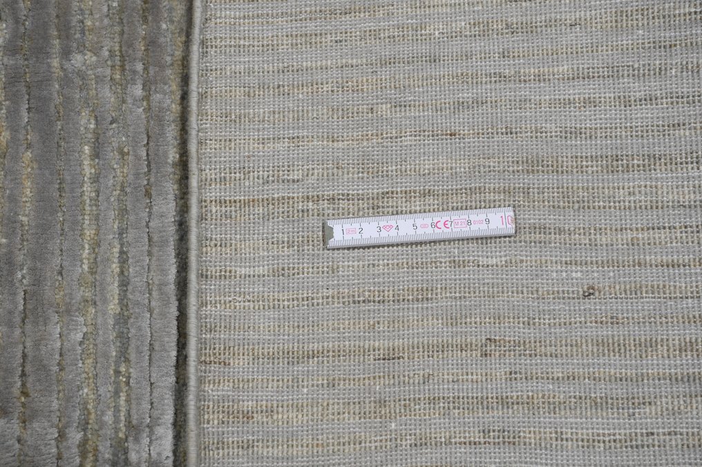 Designer carpet with silk - Rug - 306 cm - 244 cm #3.2