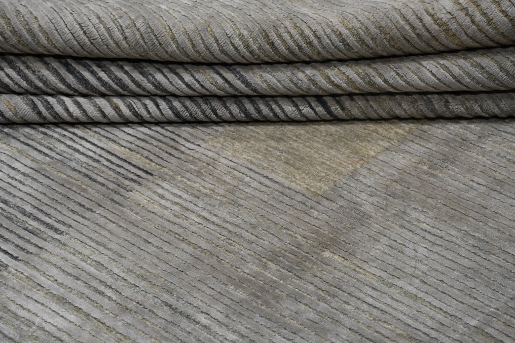 Designer carpet with silk - Rug - 306 cm - 244 cm #1.0