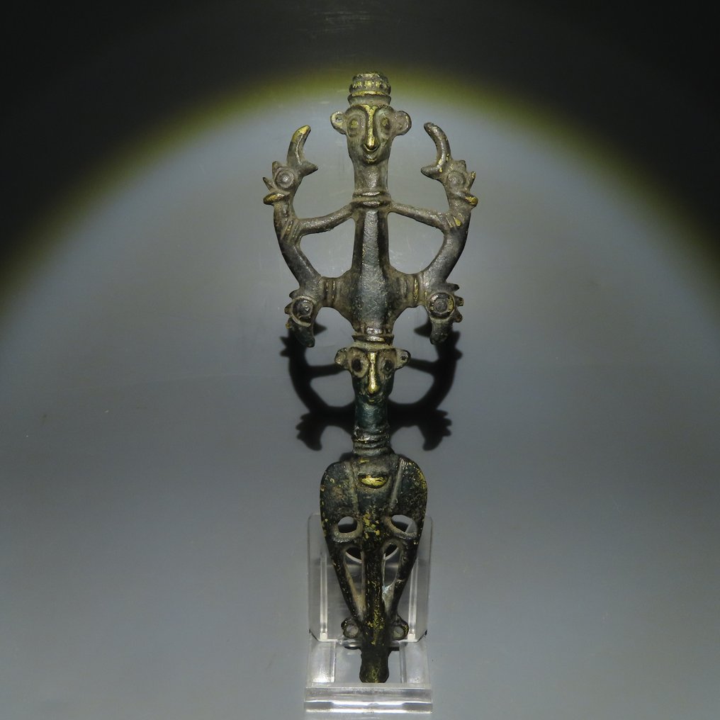 Lorestan Brązowy Standard lub idol „władcy zwierząt”. VIII-VII wiek p.n.e. 20 cm wys. #1.1