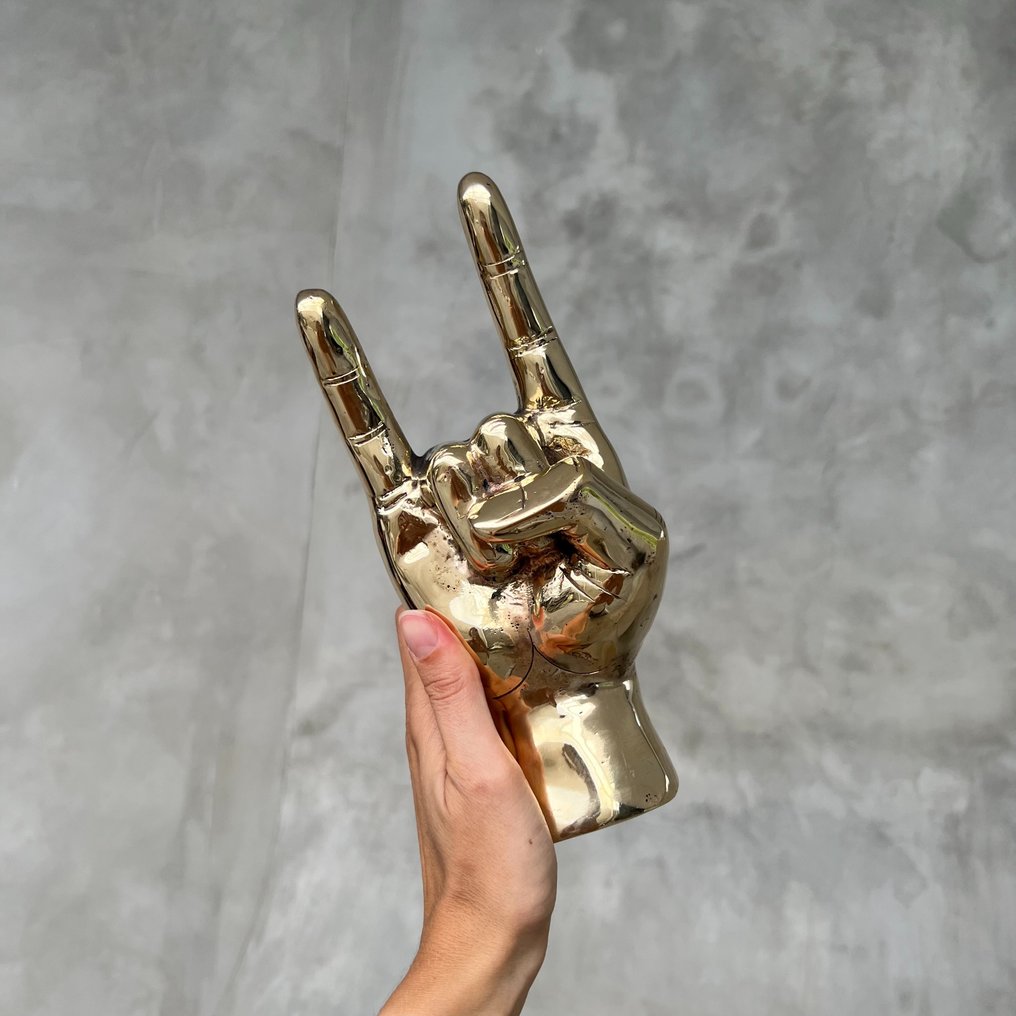 Γλυπτό, NO RESERVE PRICE - ROCK ON Hand Signal Sculpture in polished Brass - 23 cm - Ορείχαλκος #1.0