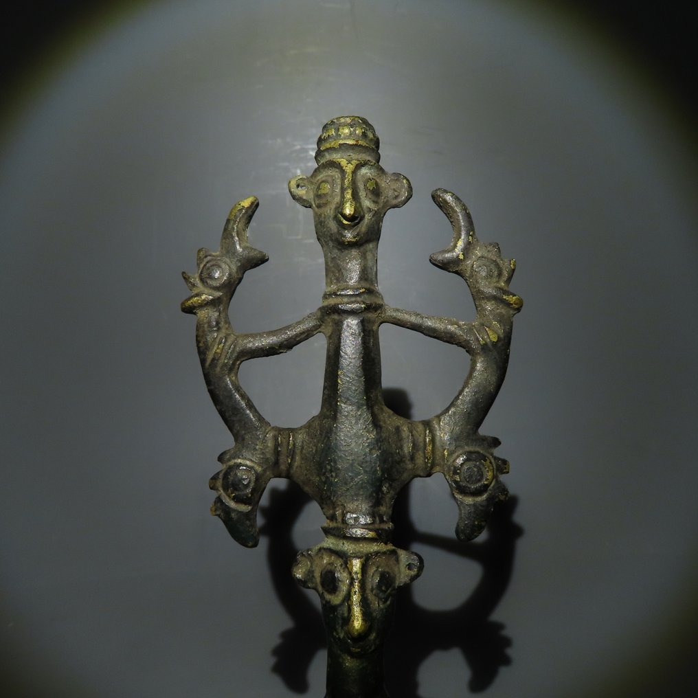 Luristão Bronze Um padrão ou ídolo do “mestre dos animais”. Séculos VIII-VII a.C. 20 cm H. #1.2