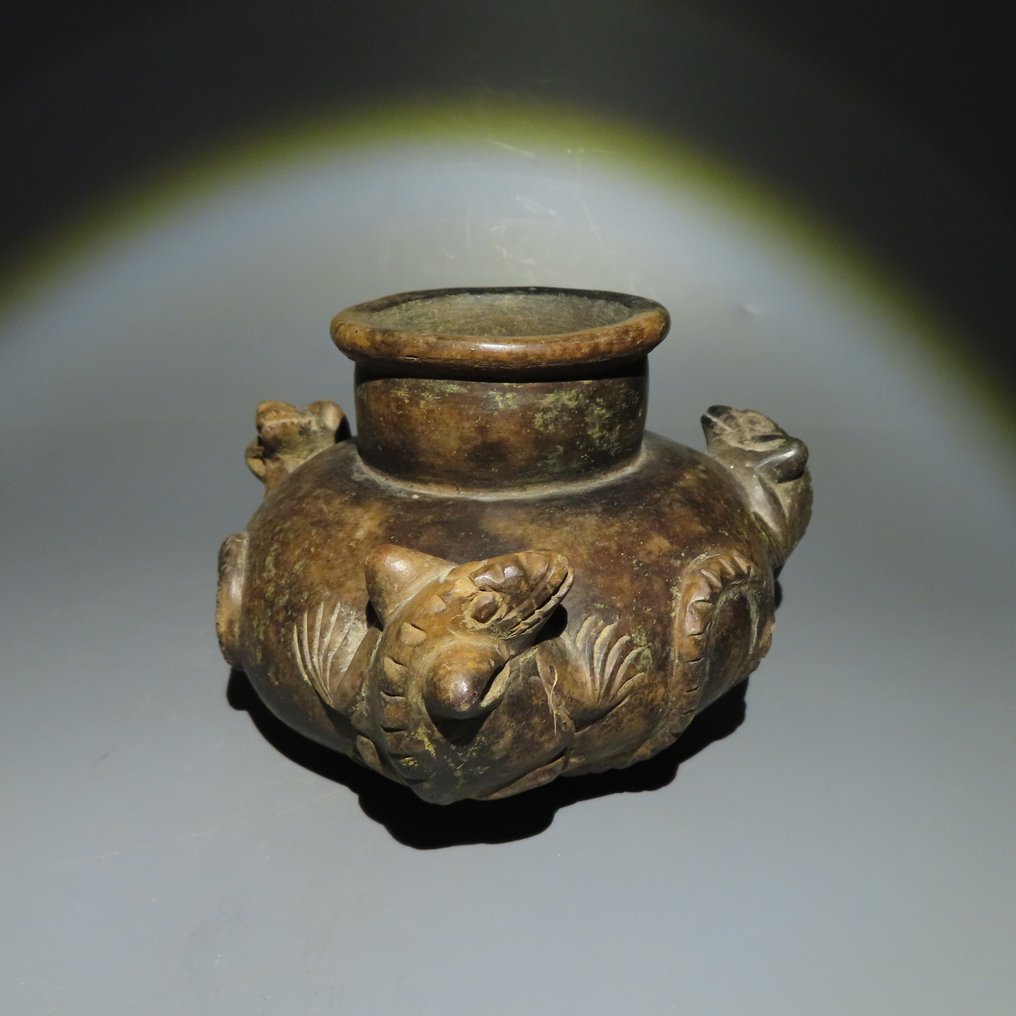 哥伦比亚泰罗纳 Terracotta 碗中有三只啮齿动物。公元 800 - 1200 年。高 10 厘米。有西班牙进口许可证。 #1.1