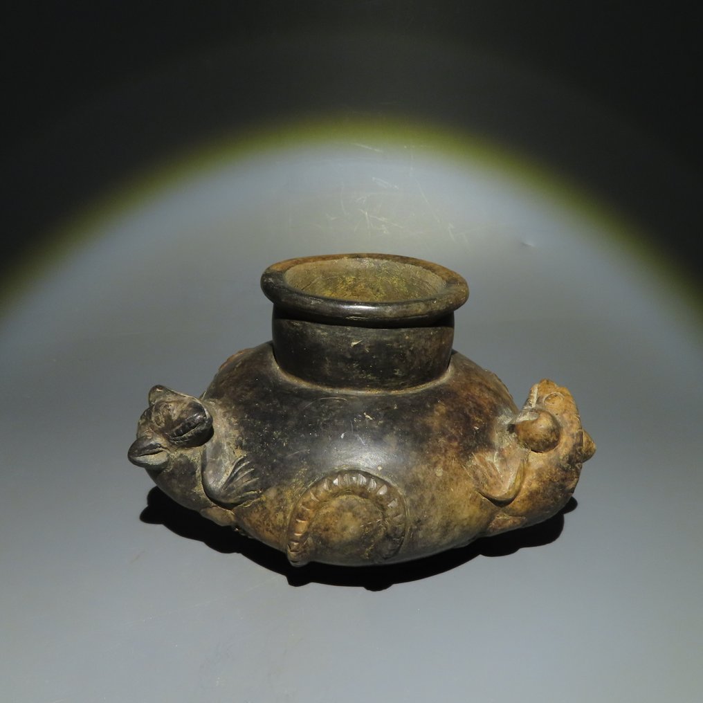 哥倫比亞泰羅納 Terracotta 碗裡有三隻囓齒動物。西元 800 - 1200 年。 10 公分高。具有西班牙進口許可證。 #1.2