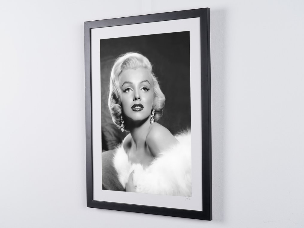 Marilyn Monroe - Iconic Collection - Fine Art Photography - Luxury Wooden Framed 70X50 cm - Limited Edition Nr 02 of 30 - Serial ID 30237 - Original Certificate (COA), Hologram - 100% New. Shipping Reduction from 3 items #4.3
