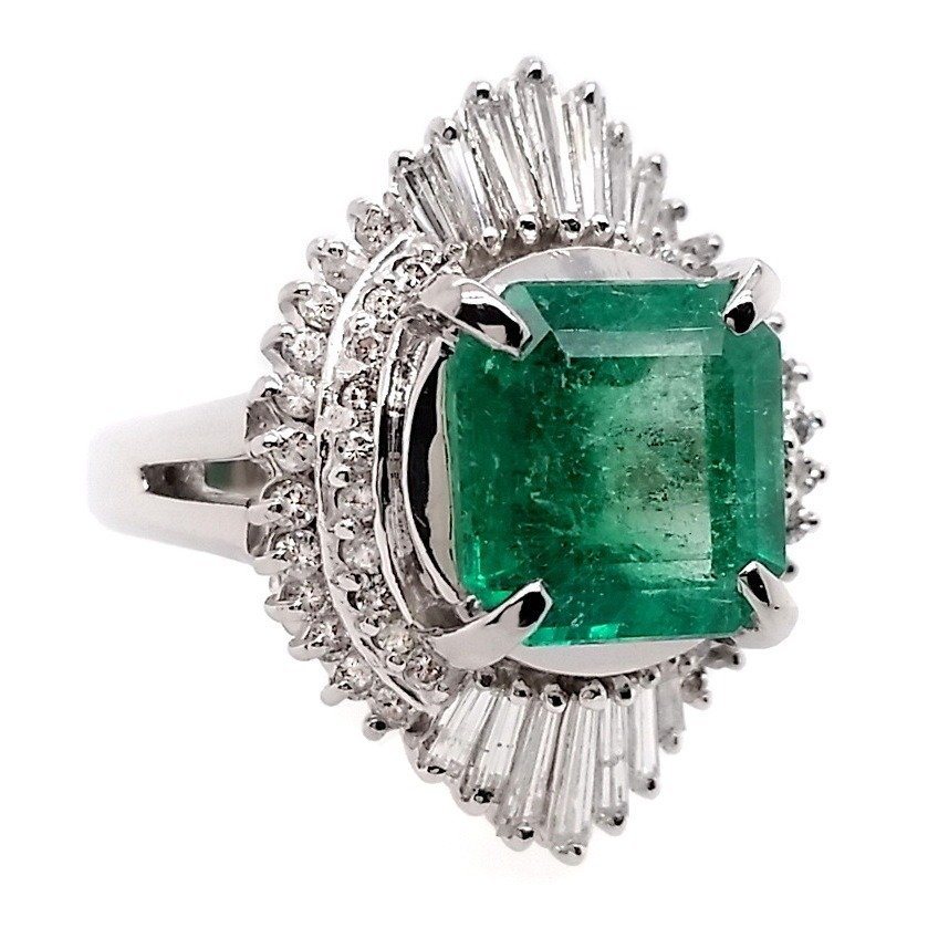 Ring Platinum Emerald #3.3