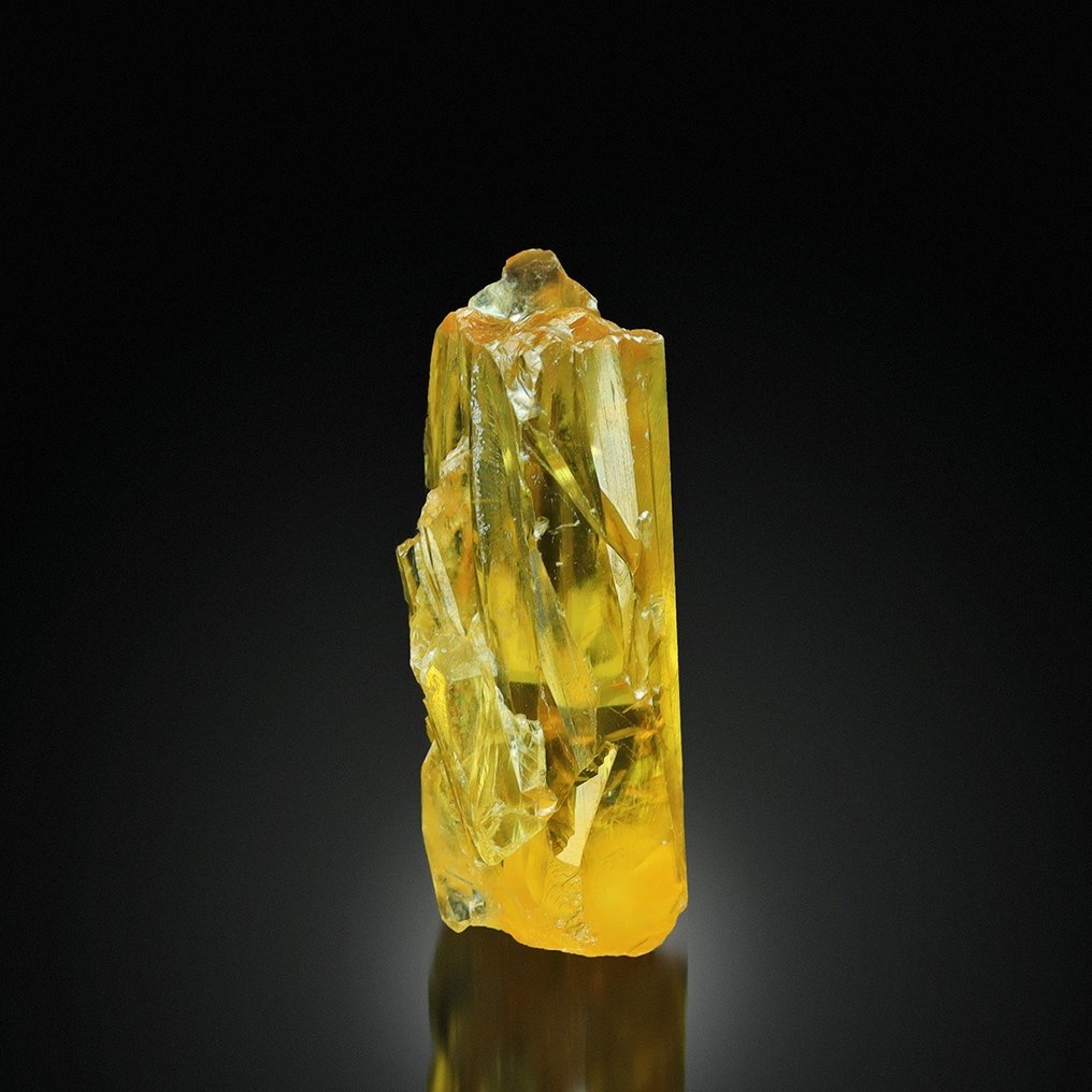 Fantastisk gravert honningkalsitt Krystall - Høyde: 4 cm - Bredde: 2 cm- 13 g #1.0