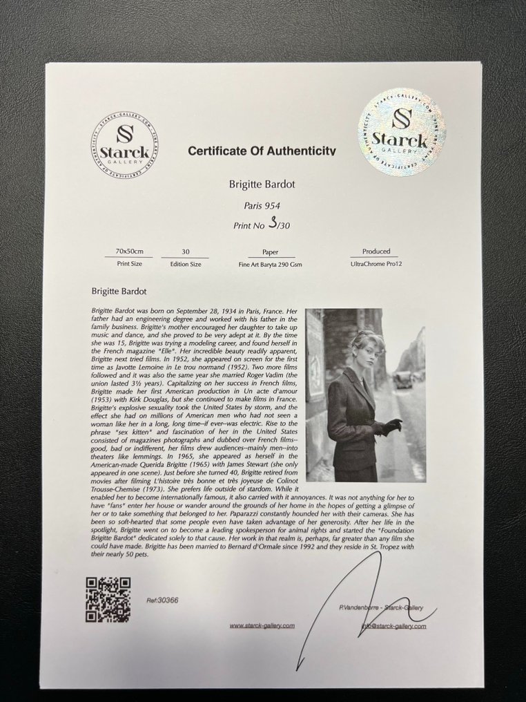 Brigitte Bardot - Paris  1954 - Fine Art Photography - Luxury Wooden Framed 70X50 cm - Limited Edition Nr 01 of 30 - Serial ID 30366 - Original Certificate (COA), Hologram Logo Editor and QR Code - 100% New items. #2.1