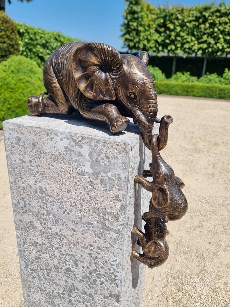 Figurka - Falling elephants - Brązowy #1.0