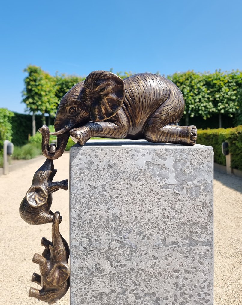 Figurka - Falling elephants - Brązowy #1.0