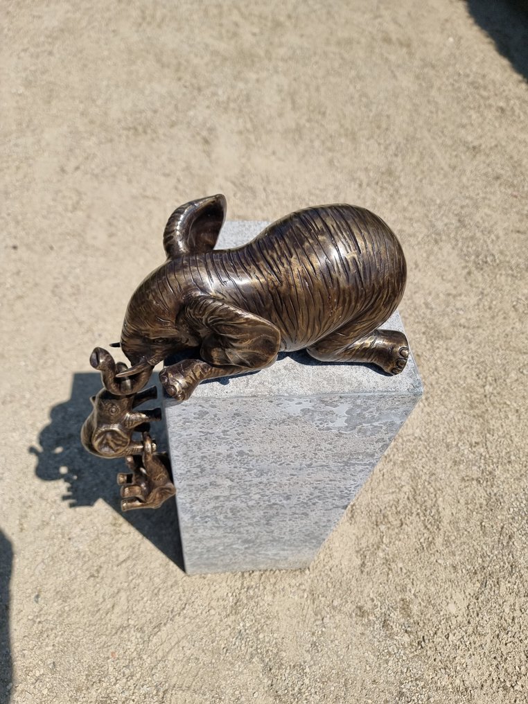 Figurka - Falling elephants - Brązowy #4.3