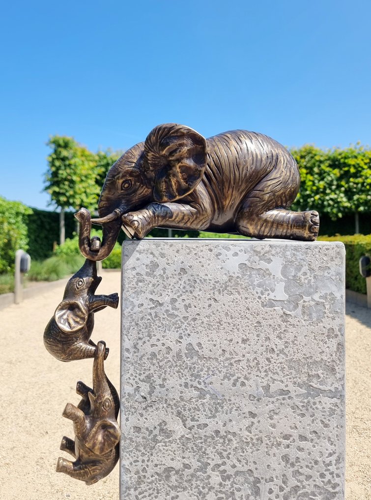 Figurka - Falling elephants - Brązowy #3.2