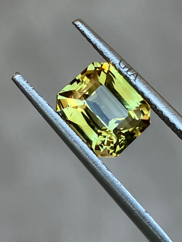 1 pcs Sárga, Zöld, Rózsaszín Alexandrit - 3.01 ct - Amerikai Gemmológiai Intézet (GIA) #1.0