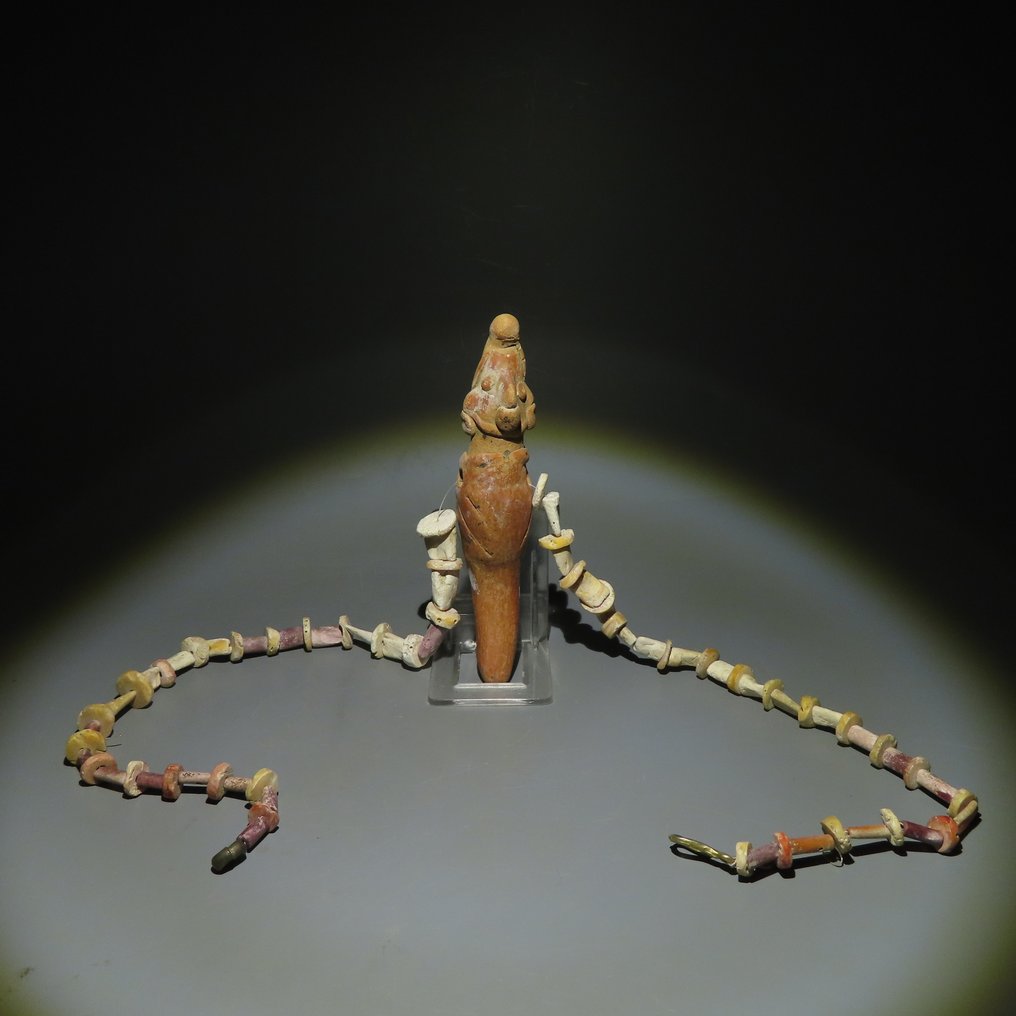 Nayarit, Mexico Terrakotta Anheng med Spondylus-perler. 200 f.Kr.-200 e.Kr. 63,5 cm D. Med spansk importlisens. #1.1