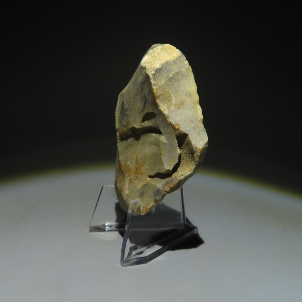 Νεολιθική Πυρόλιθος Νεολιθικό εργαλείο από πυρίτη. Πολιτισμός Μιχελσμπεργκ (βρέθηκε σε Σπίνενς, Μονς, Βέλγιο). (χωρίς τιμή ασφαλείας) #1.0