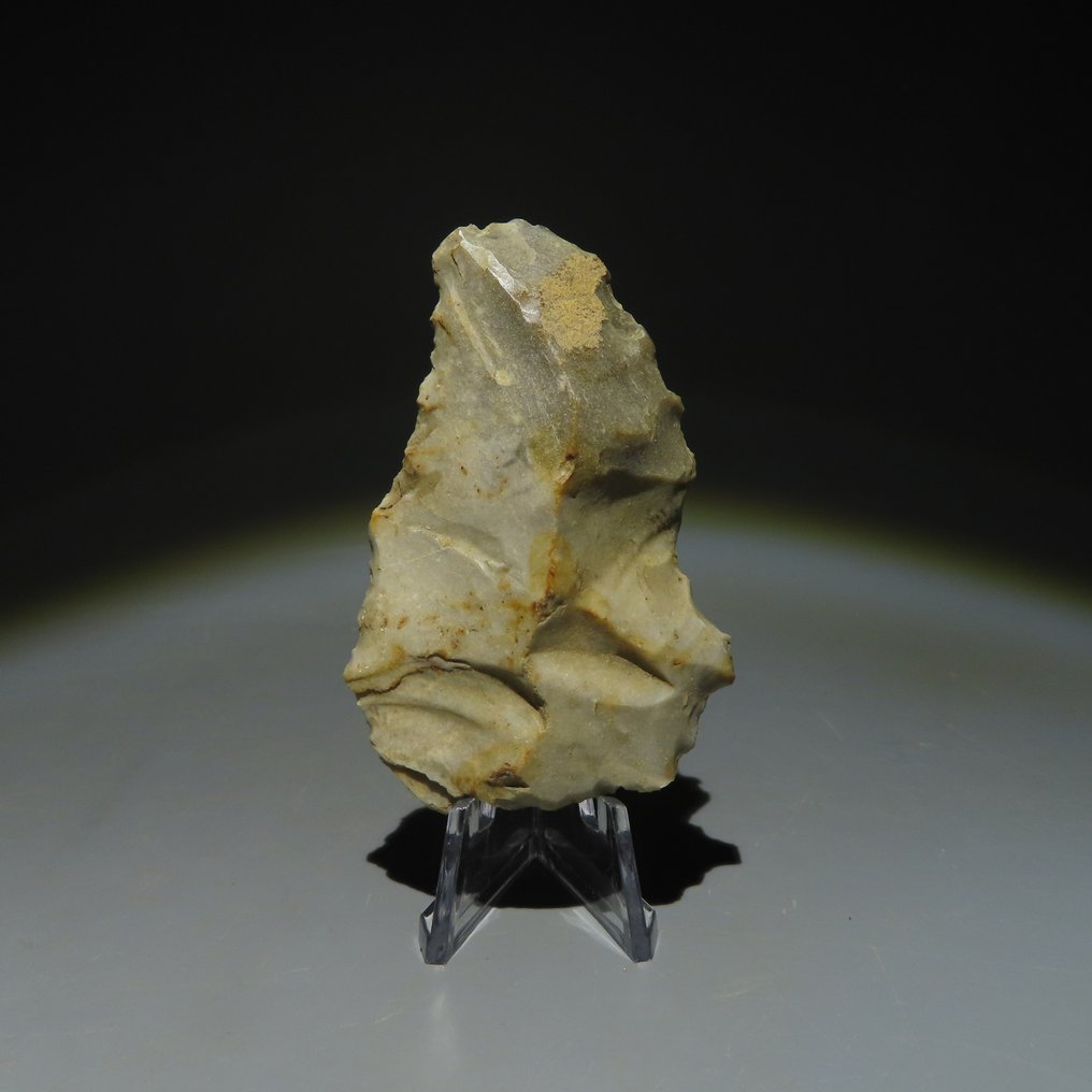 Neolithic Flint Flint tool. Michelsberg Culture (found in Spiennes, Mons, Belgium). Neolithic Period, circa (No reserve price) #2.1