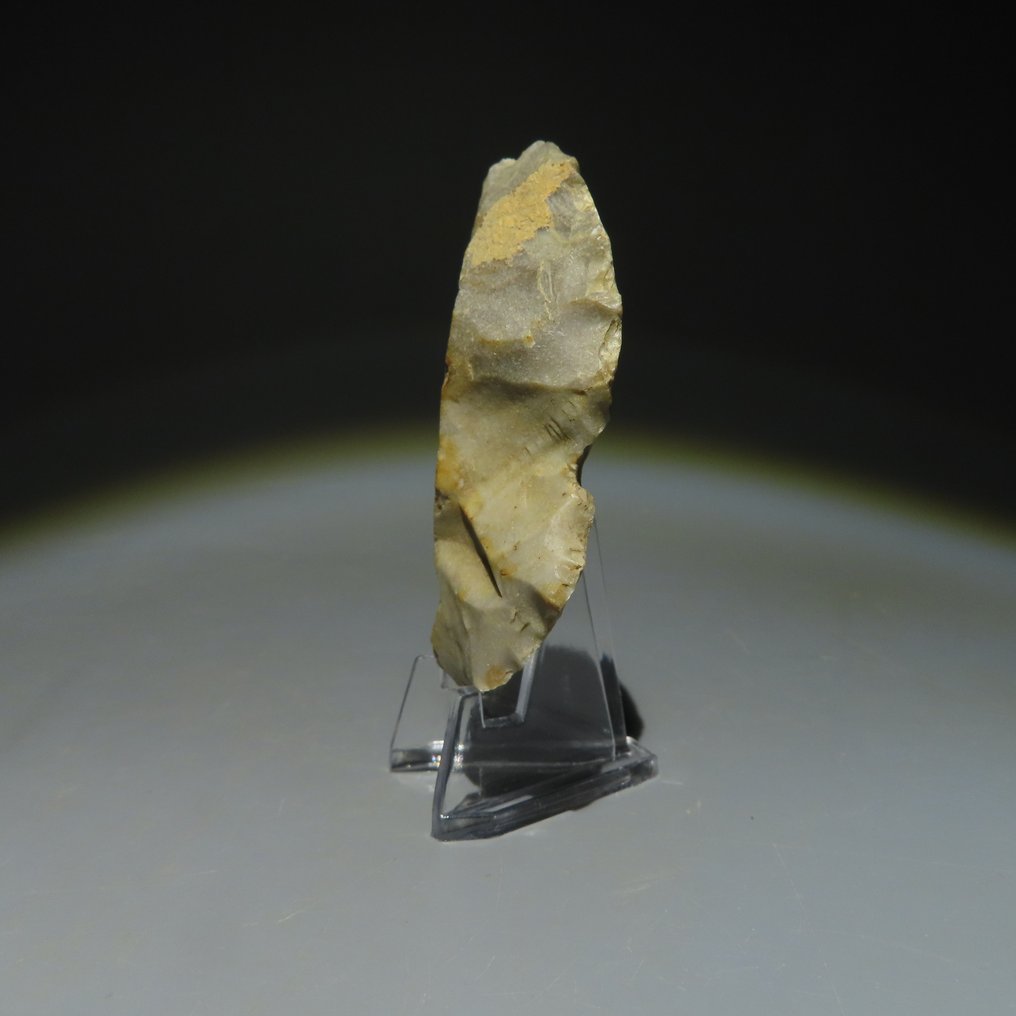 Neolithic Flint Flint tool. Michelsberg Culture (found in Spiennes, Mons, Belgium). Neolithic Period, circa (No reserve price) #3.2