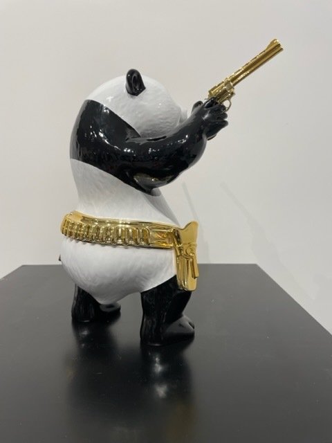 Van Apple - Street Panda - Guns Up #3.2