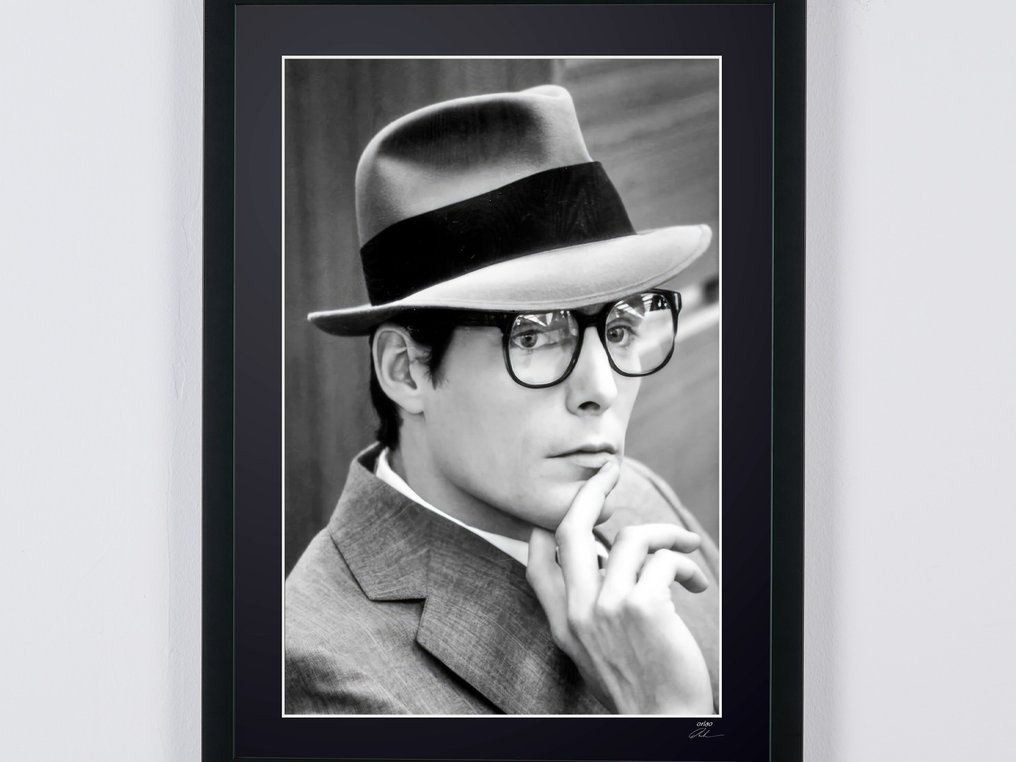 Superman The Movie (1978) - Christopher Reeve as "Clark Kent" - Fine Art Photography - Luxury Wooden Framed 70X50 cm - Limited Edition Nr 02 of 30 - Serial ID 30224 - Original Certificate (COA), Hologram - 100% New. Shipping Reduction from 3 items #2.1